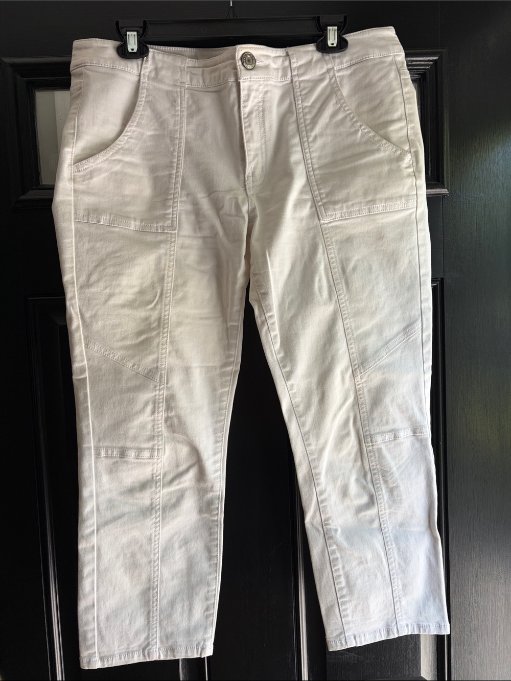American Eagle Cropped White Utility stretchPatch Pocket Pants